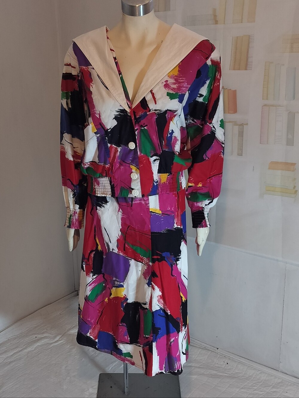 Vintage 1970s Bold Abstract Print V-Neck Women’s Skirt and Jacket - Multicolor